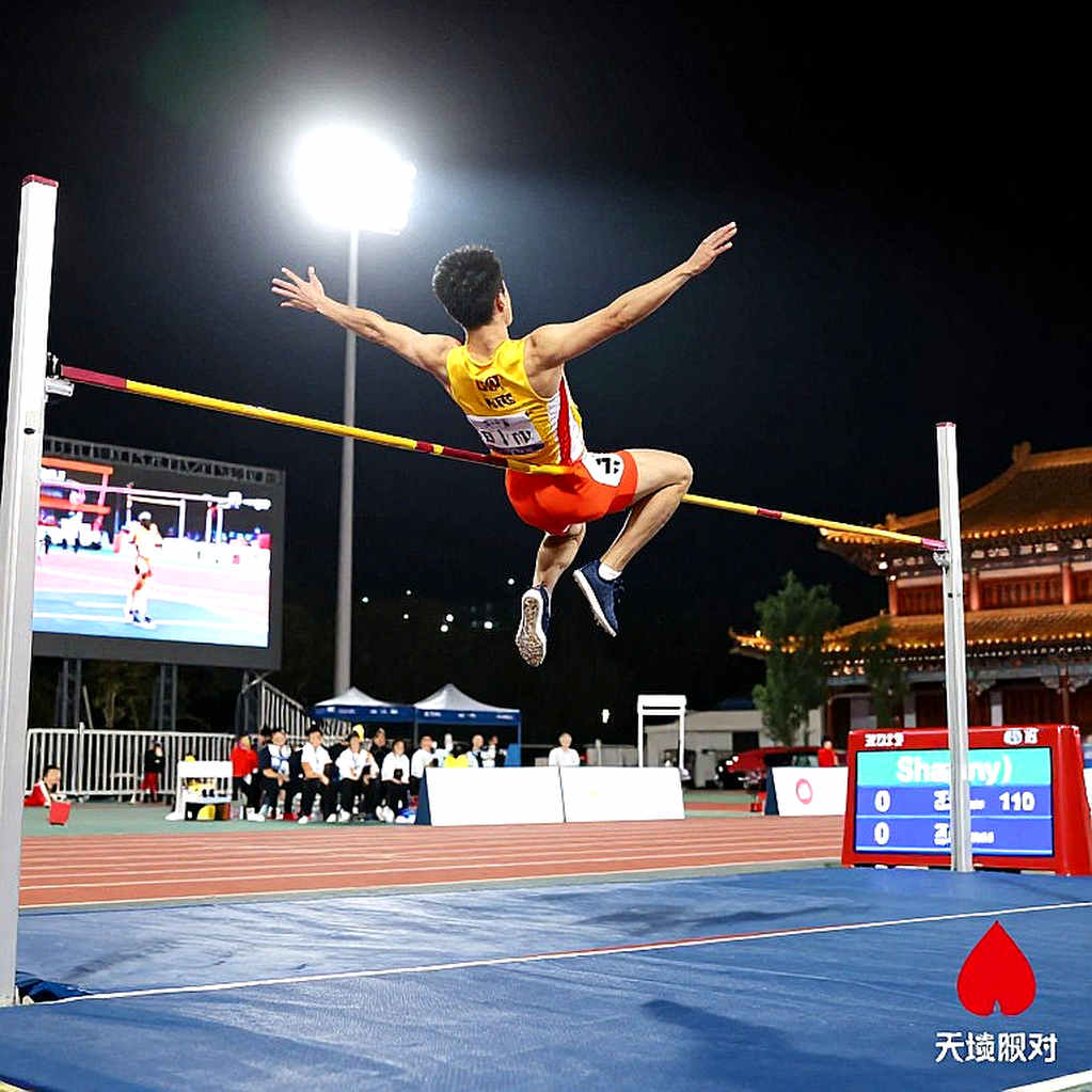 Vân Trang tại Y Tý Mùa Vàng 2026: 4 giờ 26 phút, 1.300 mét dốc và một cuộc tranh luận lệch trục
