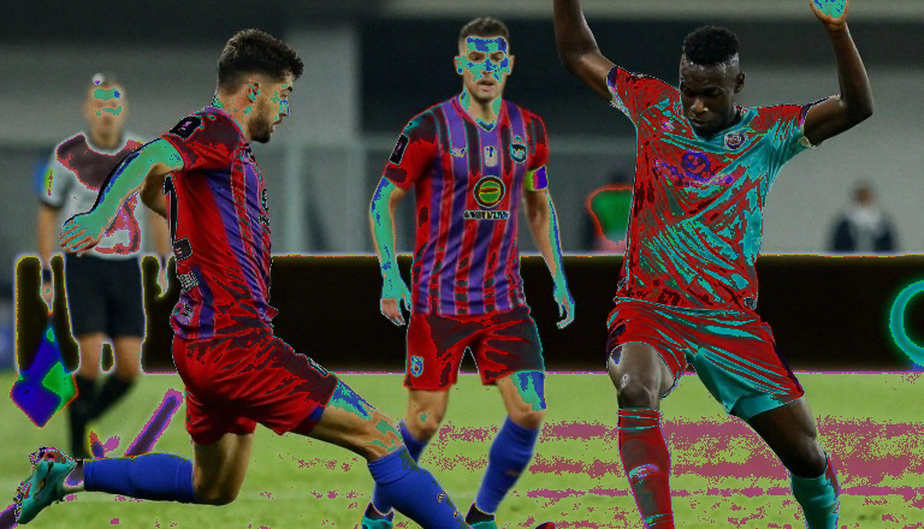 Reiss Nelson bỏ lỡ trận gặp Barcelona tại Champions League vì chưa có giấy phép lao động