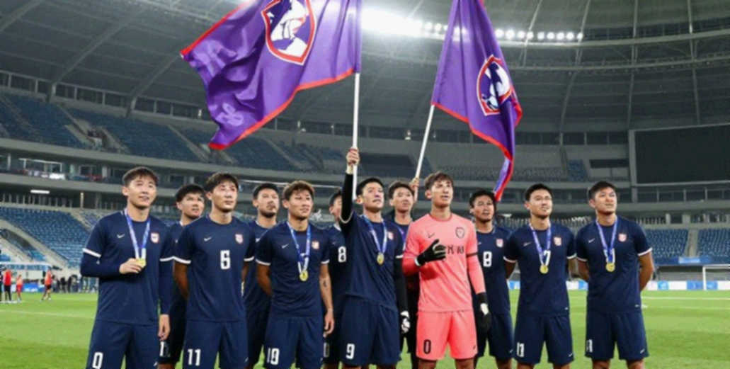 Meerdink và Van Bommel: Hai tân binh, một đường kiến tạo phút bù giờ và những con số chưa ai đọc