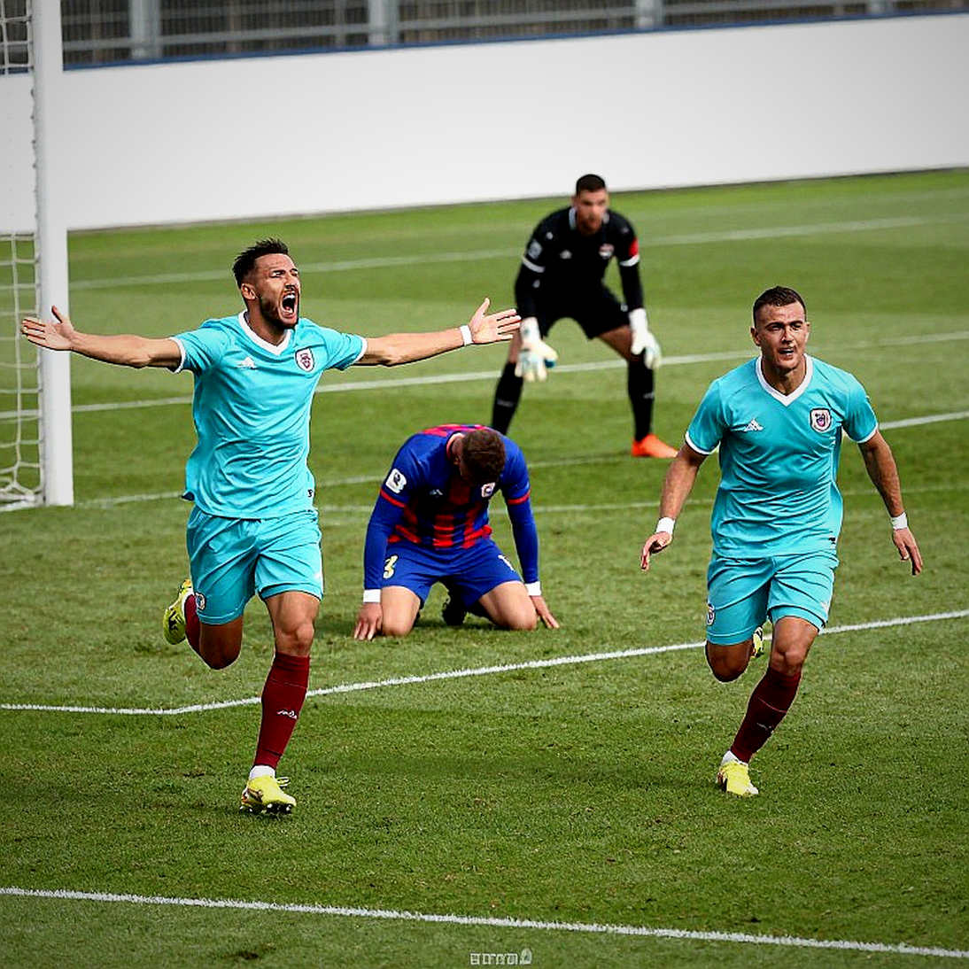 Lợi thế sân nhà ở V.League: Điều 156 trận không khán giả tiết lộ