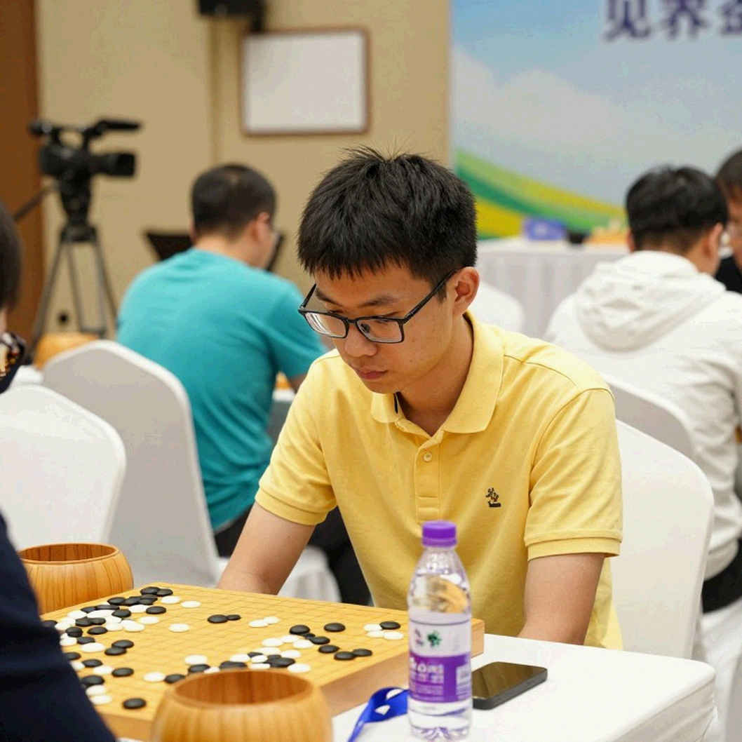 Những ván cờ ngắn và ký ức dài: ChessBase Magazine #225 nhìn lại Praha 2026