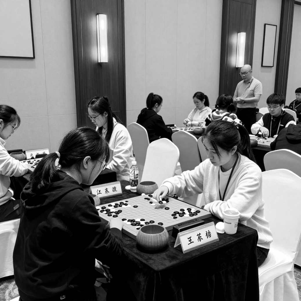 Gukesh tự chọn bàn 4 ở Olympiad cờ vua: nước cờ lặng của một nhà vô địch