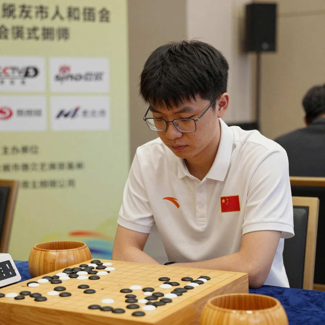 Đêm Luzhniki, Giải Cờ Vua Toàn Cầu Mở Màn: Carlsen Trở Lại, Ấn Độ Bỏ Ngỏ Tương Lai