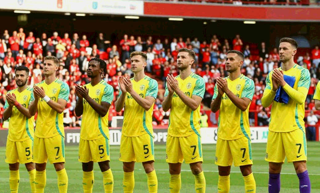 Raphinha in the Box: The Standing Rhythm of a False Nine and the Unanswered Question at Barcelona Raphinha in the Box: The Standing Rhythm of a False Nine and the Unanswered Question at Barcelona